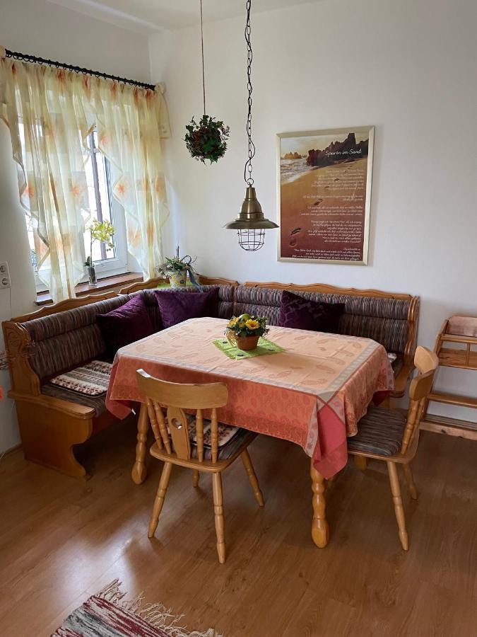Schoene Ferienwohnung In Bahnhofsnaehe Fuer Urlaub, Studium Oder Arbeit Deggendorf Exterior photo